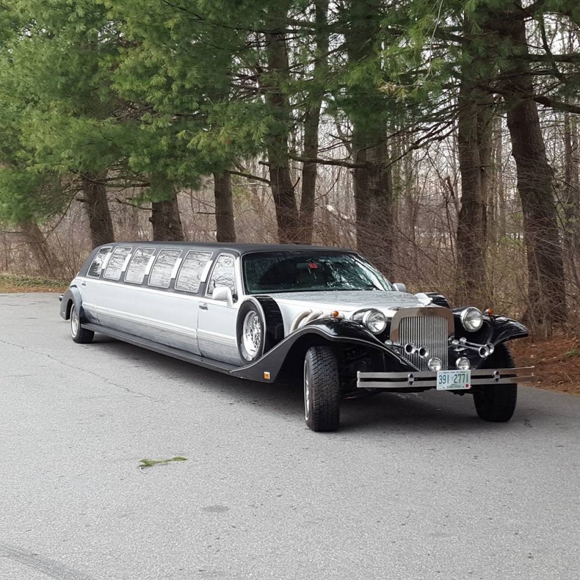 Exotic for sale: 1996 Lincoln Town Car Excalibur Limousine