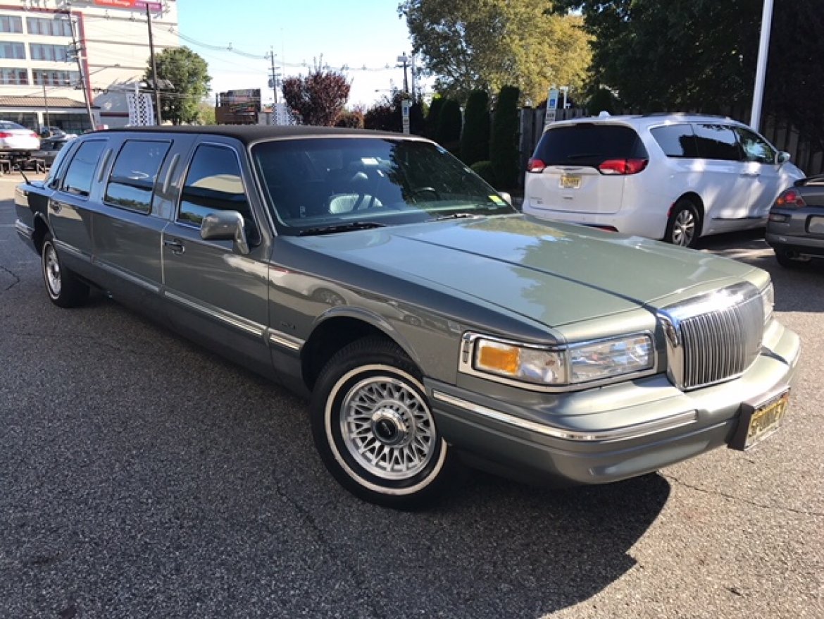 Limousine for sale: 1997 Lincoln Picasso Formal Limo Stretched 30&quot; by Picasso Coachworks