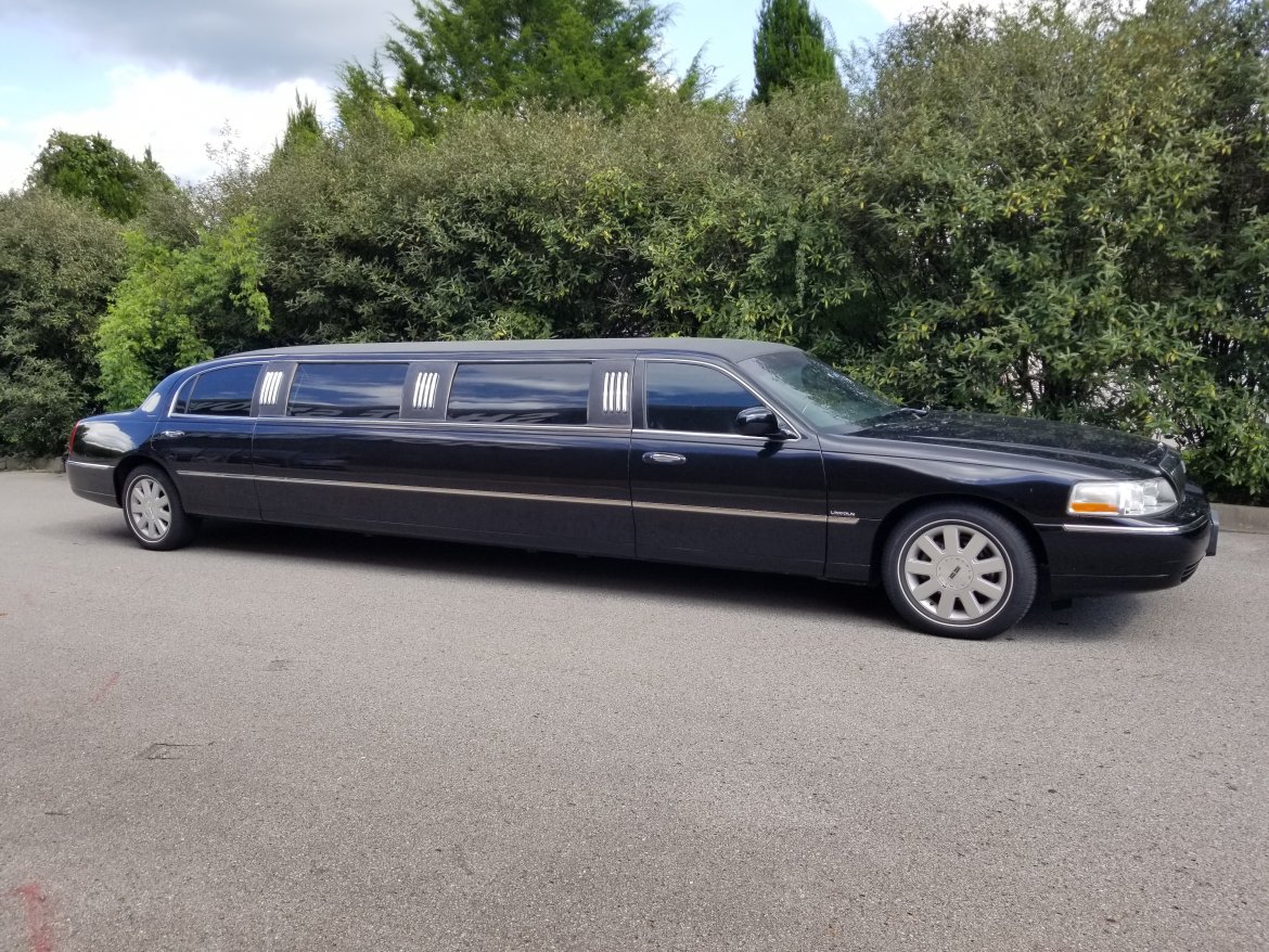 Limousine for sale: 2003 Lincoln Town Car 336&quot; by Executive