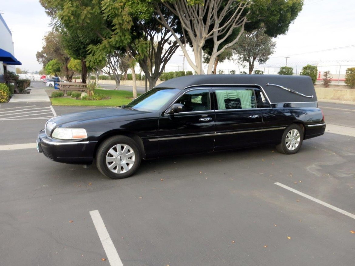 Funeral for sale: 2004 Lincoln Town Car Hearse by Krystal Coach