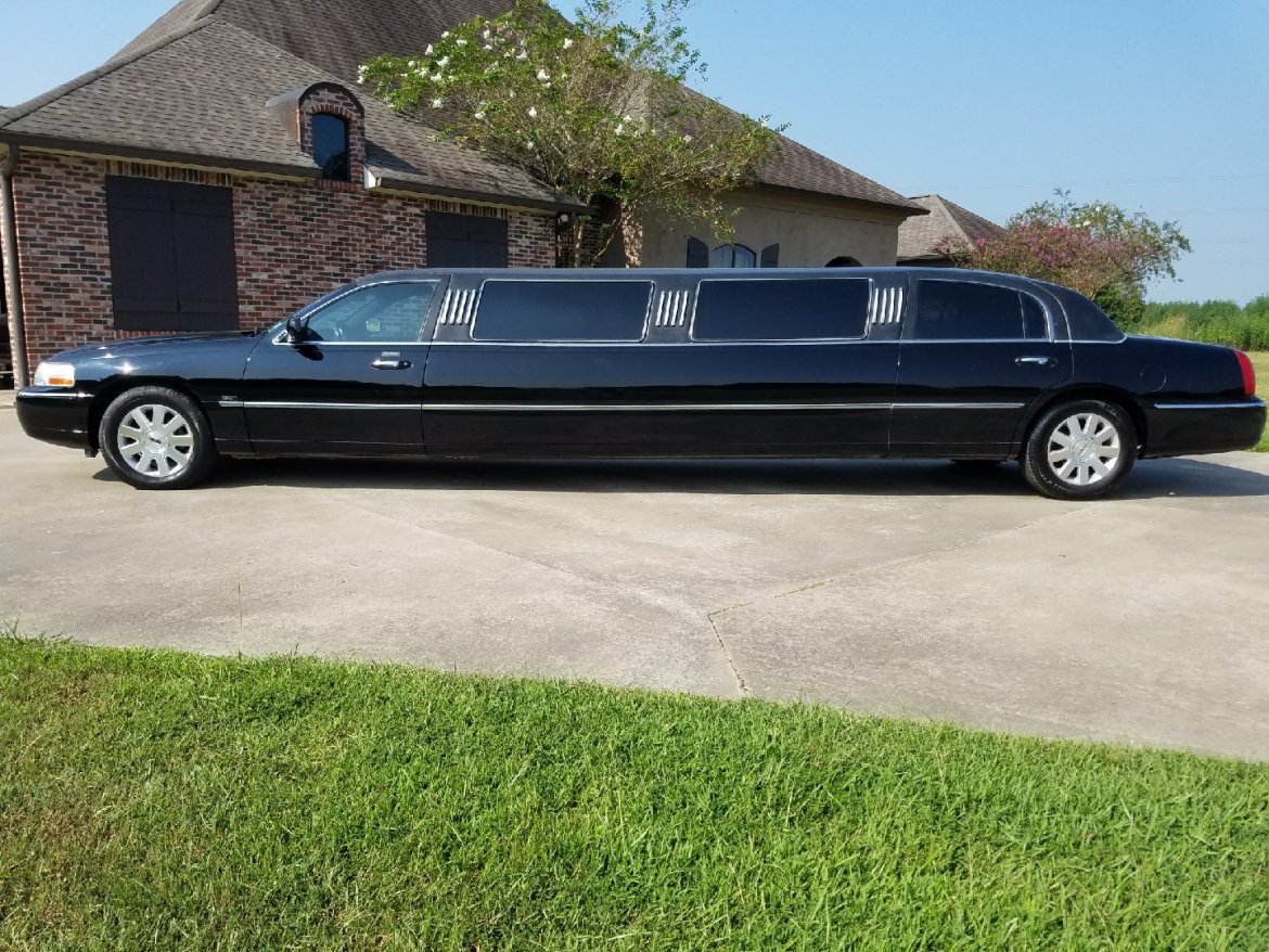 Limousine for sale: 2004 Lincoln Towncar 120&quot; by Tiffany