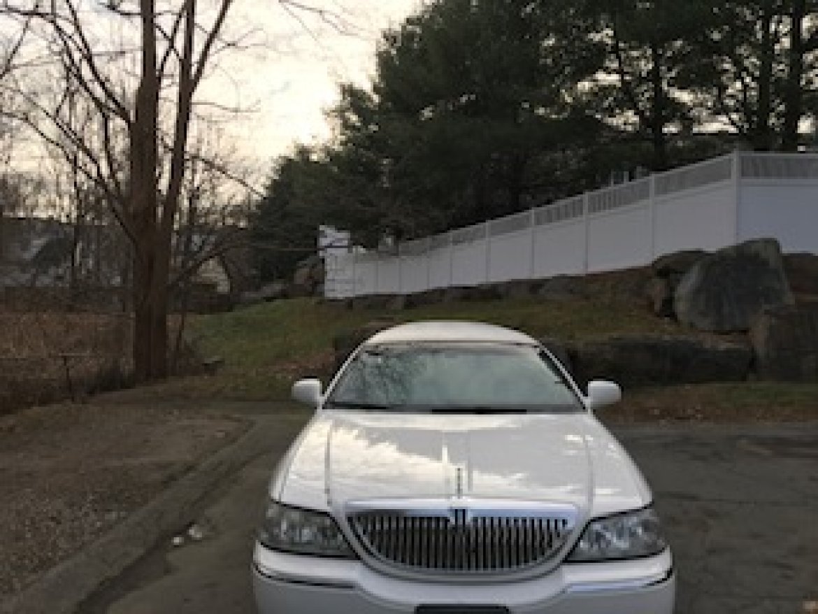 Limousine for sale: 2006 Lincoln Town Car 120&quot; by Royale