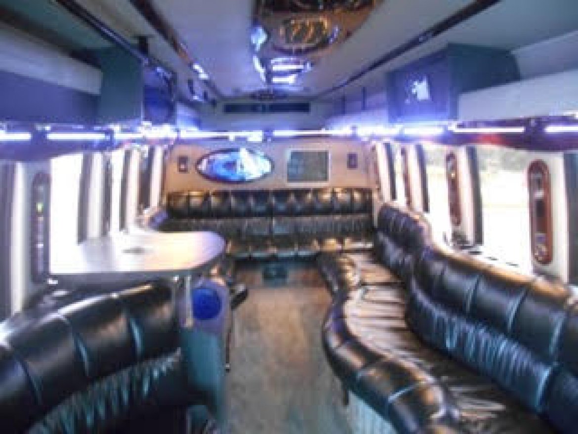 Limo Bus for sale: 2006 Ford 24 Passenger E450 by TurtleTop