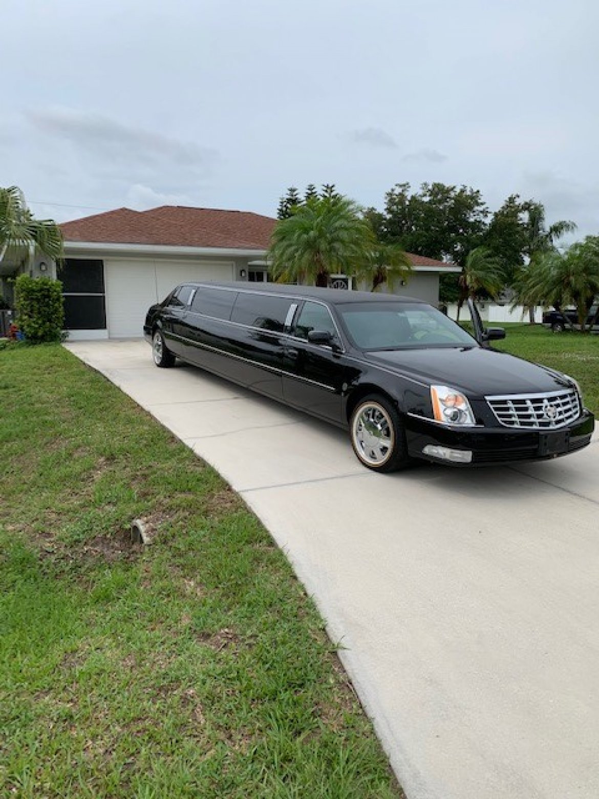 Limousine for sale: 2007 Cadillac DTS 130&quot; by Federal Coach