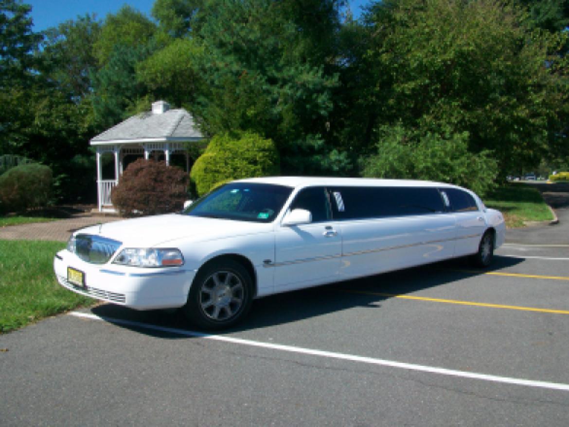 Limousine for sale: 2008 Lincoln 120&quot; WHITE STRETCH 120&quot; by EMPIRE
