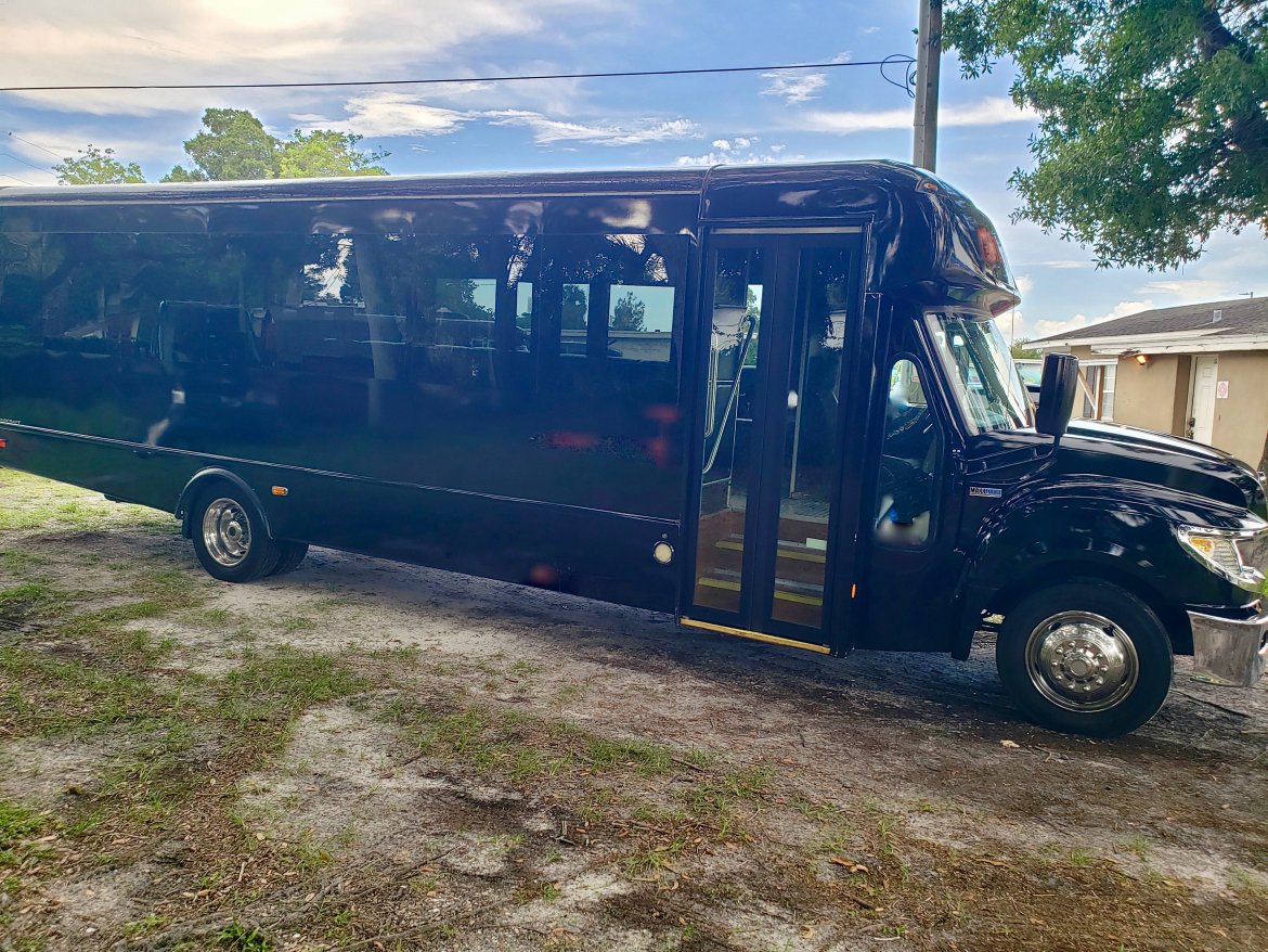 Limo Bus for sale: 2013 International Starcraft by Battise