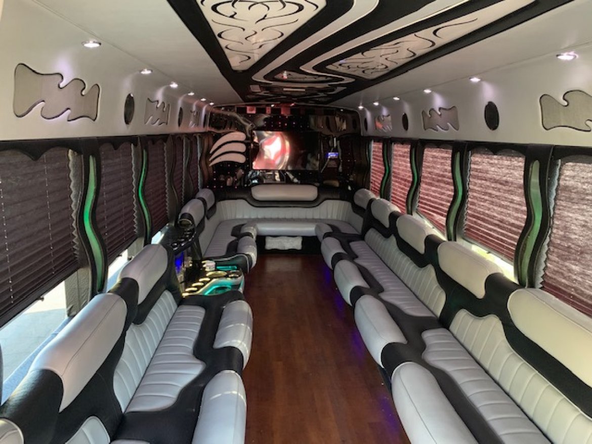 Limo Bus for sale: 2013 International 3200 by Starcraft