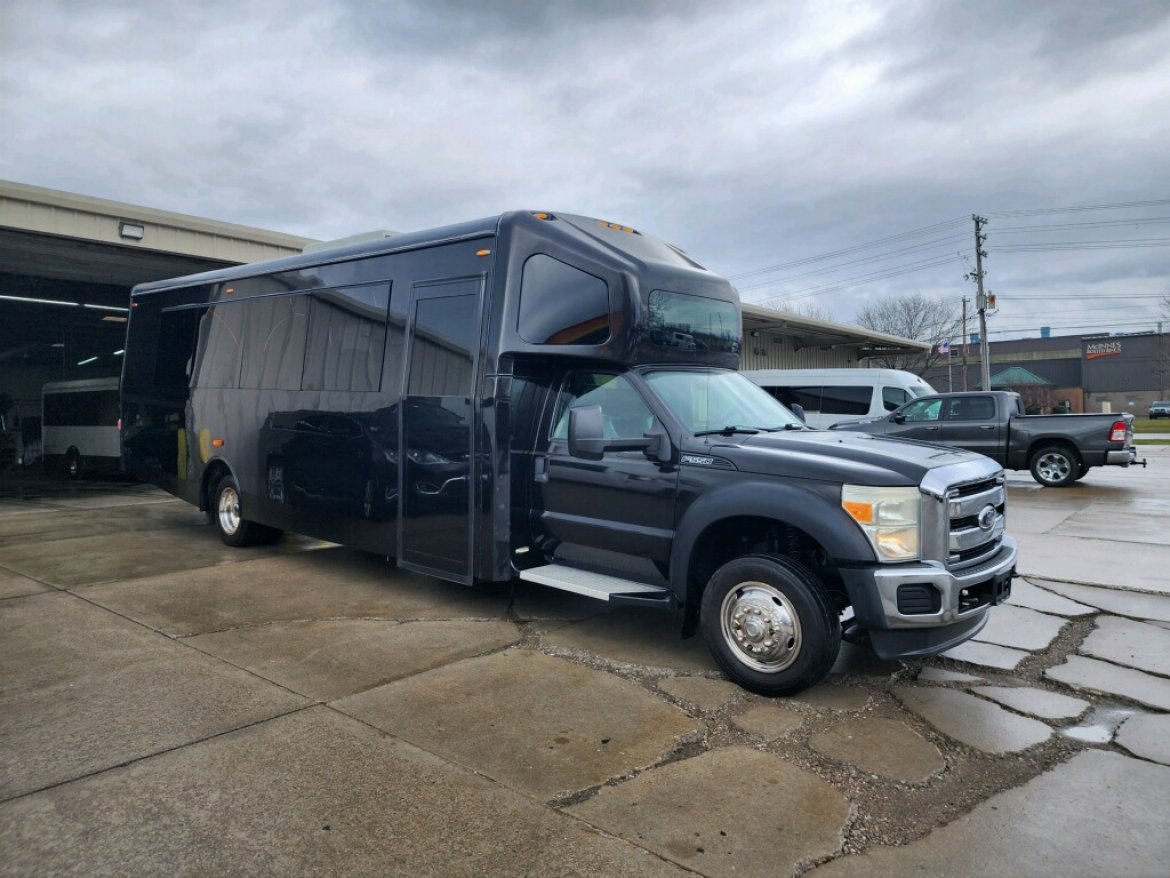 Shuttle Bus for sale: 2013 Ford F550 by Ameritrans