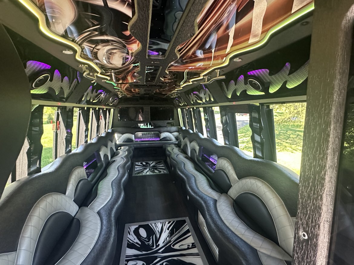 Limo Bus for sale: 2015 Ford 28 Passenger F-550 35&quot; by Turtle Top