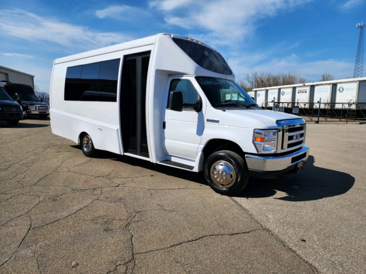 Shuttle Bus for sale: 2019 Ford E350 by Berkshire