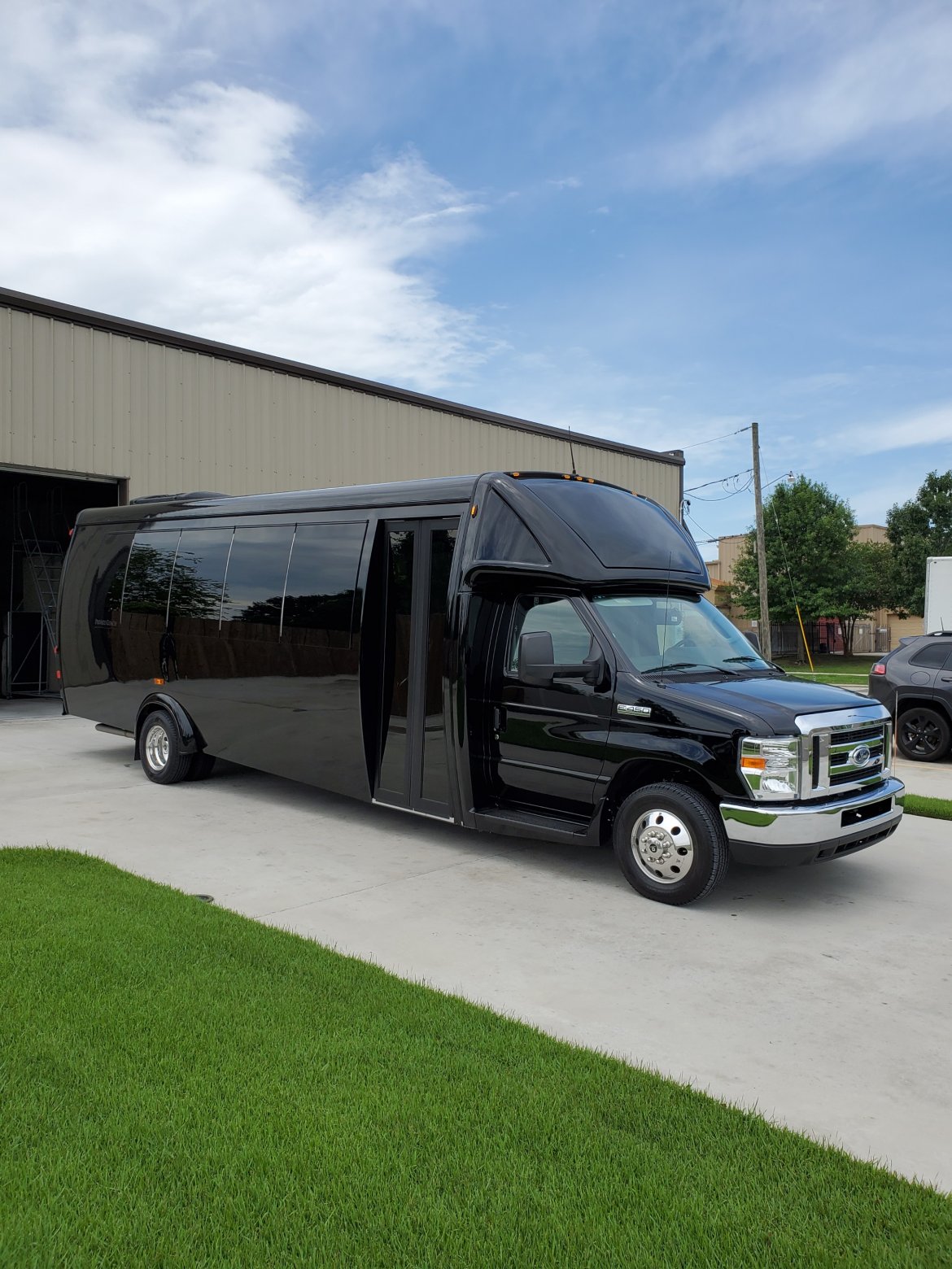 Shuttle Bus for sale: 2019 Ford E-450 by Global Motor Coach